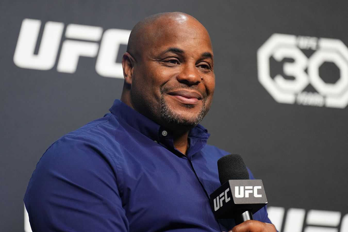 Preview Cormier Confident Makhachev Fears No Topuria