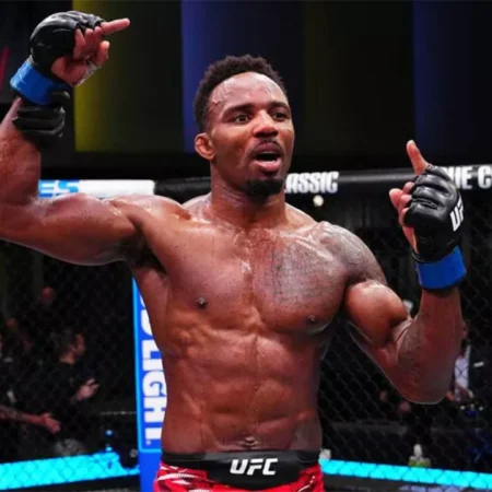 Lerone Murphy stays unbeaten in UFC after unanimous decision win over Josh Emmett