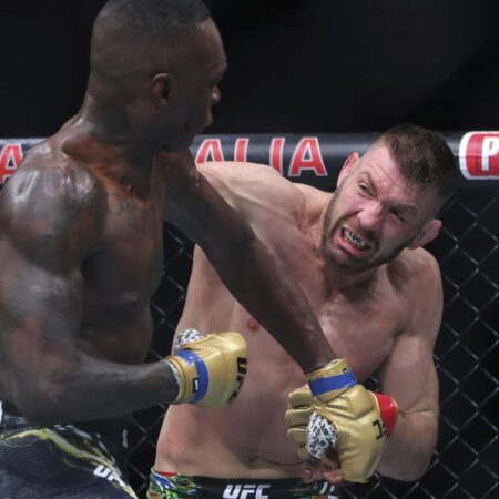 Dricus du Plessis Defends Middleweight Title at UFC 305 with Submission Win Over Israel Adesanya