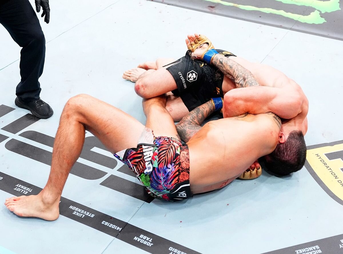 Preview Islam Makhachev Forced Opponent to Plead With Referee During Brutal Submission Win on His UFC Ascent