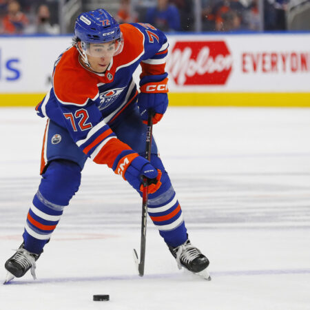 Edmonton Oilers Swap Prospects, Land Hobey Baker Star Isaac Howard from Lightning