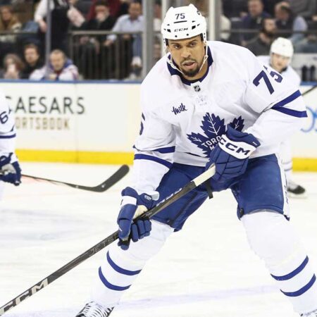 Analyzing the Ryan Reaves – Henry Thrun Trade: A Mutually Advantageous Exchange