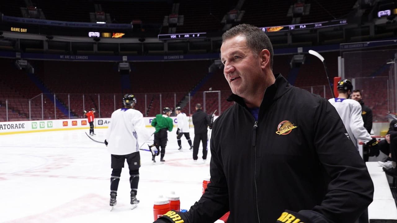 Preview Vancouver Canucks: The Locker Room Belongs to the Players, Says Coach Foote