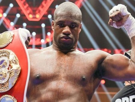 Navigating the Heavyweight Maze: Frank Warren’s Insight into Boxing’s Toughest Division