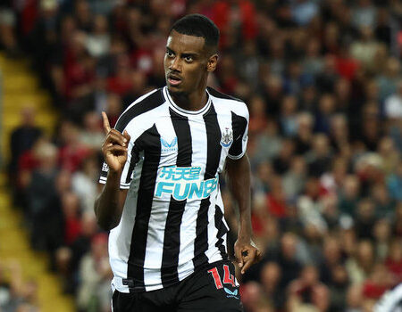 Alexander Isak’s Unsettling Standoff: Will Newcastle’s Crown Jewel Depart for Premier League Rivals?