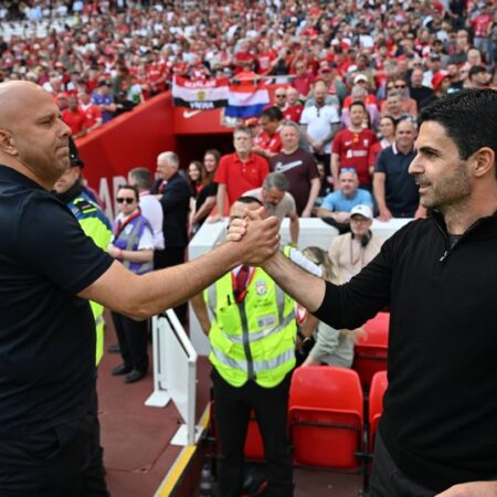 Premier League: A Weekend of Immediate Returns and Defining Rivalries