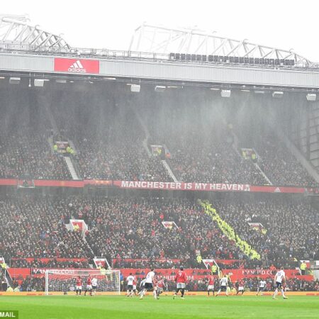 Manchester United: A Season of Unrest and the Managerial Crucible at Old Trafford