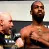 Джо Роган Критикует UFC за Предполагаемое “Занижение Цены” Джону Джонсу в Предложении Боя в Белом Доме