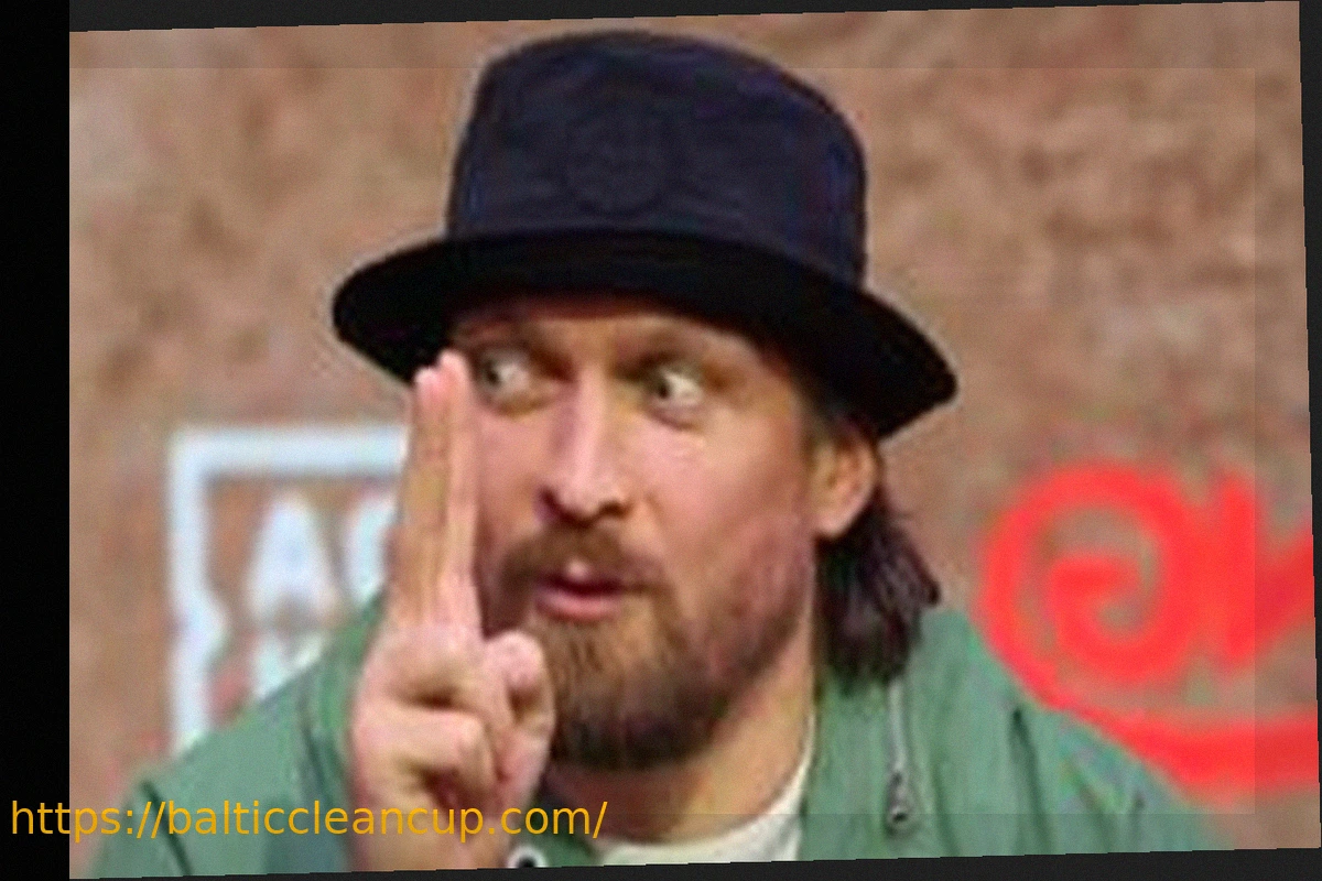 Preview Oleksandr Usyk Defends Decision to Face Boxing Novice Rico Verhoeven